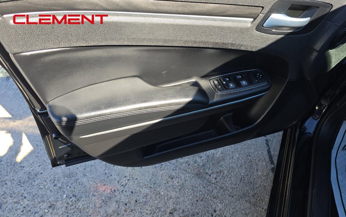 Used 2021 Chrysler 300 Touring image 14