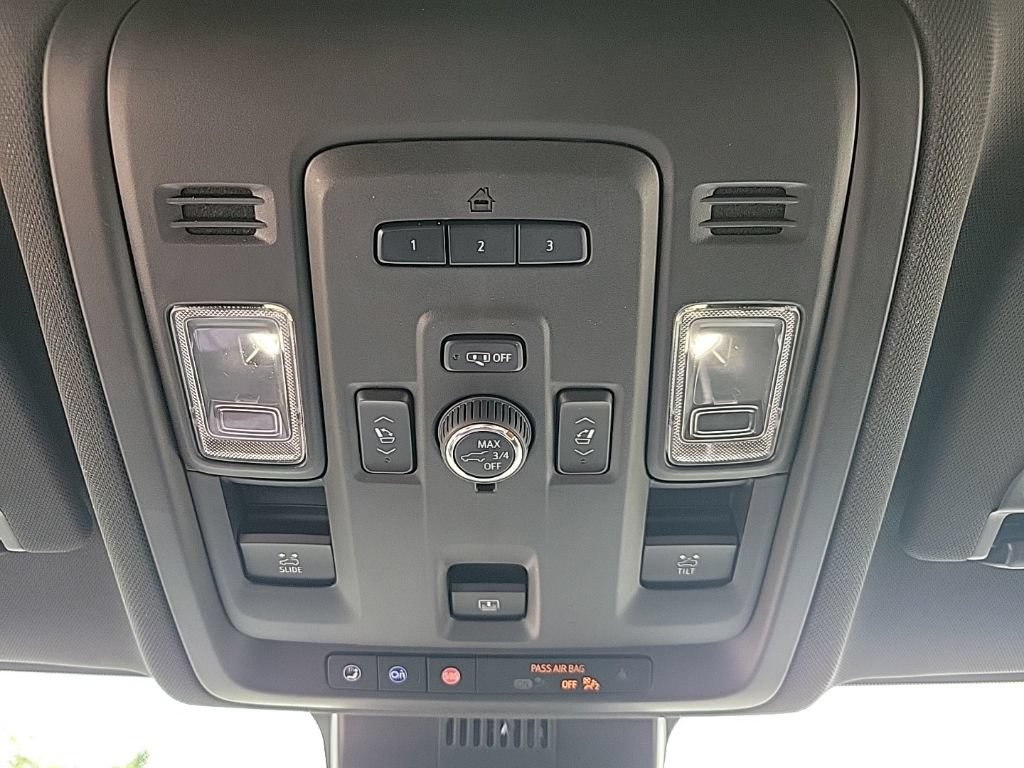Used 2023 Chevrolet Tahoe Z71 w/ Luxury Package AWD/4WD image 34