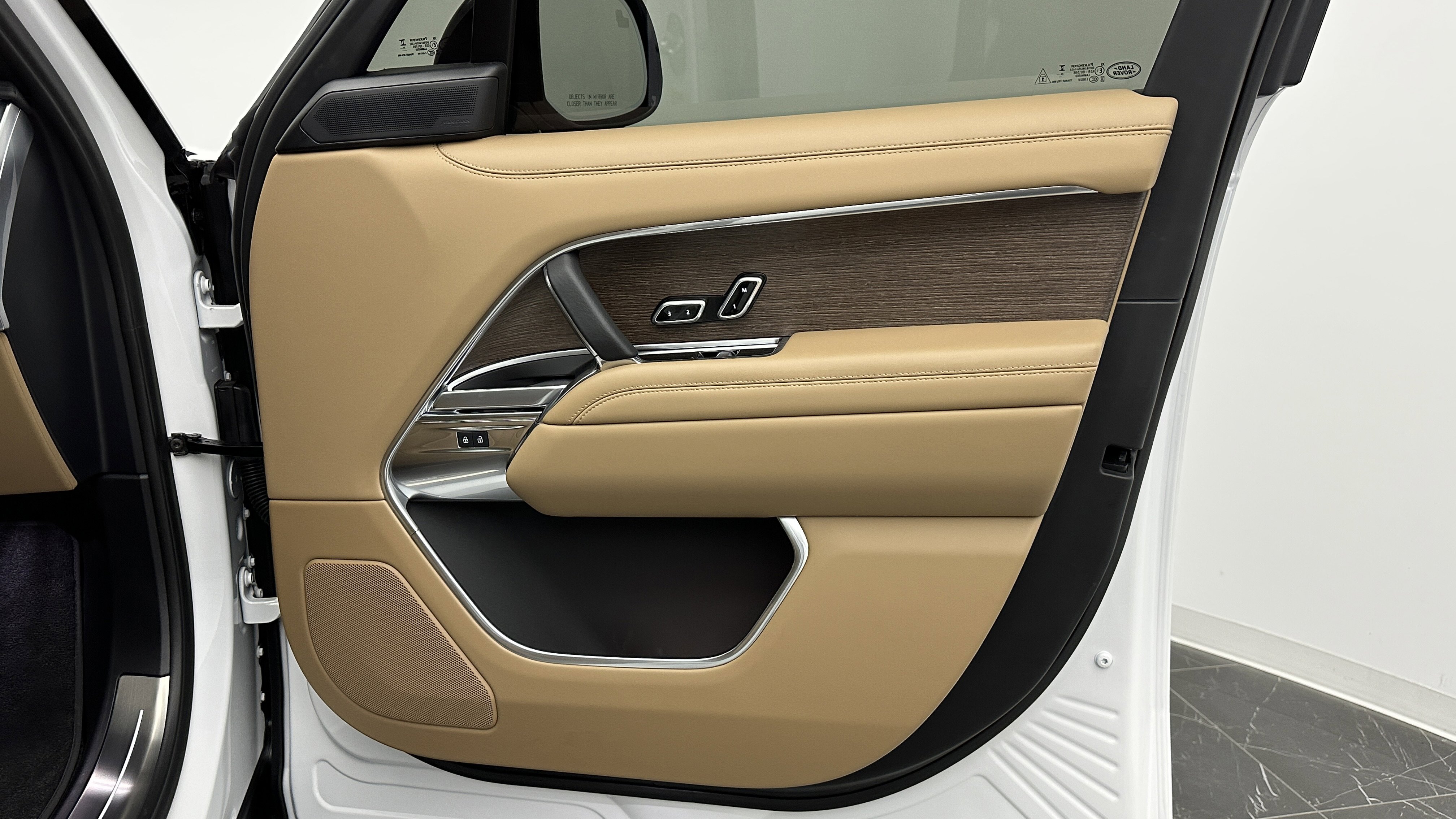 Used 2025 Land Rover Range Rover Long Wheelbase SE image 44