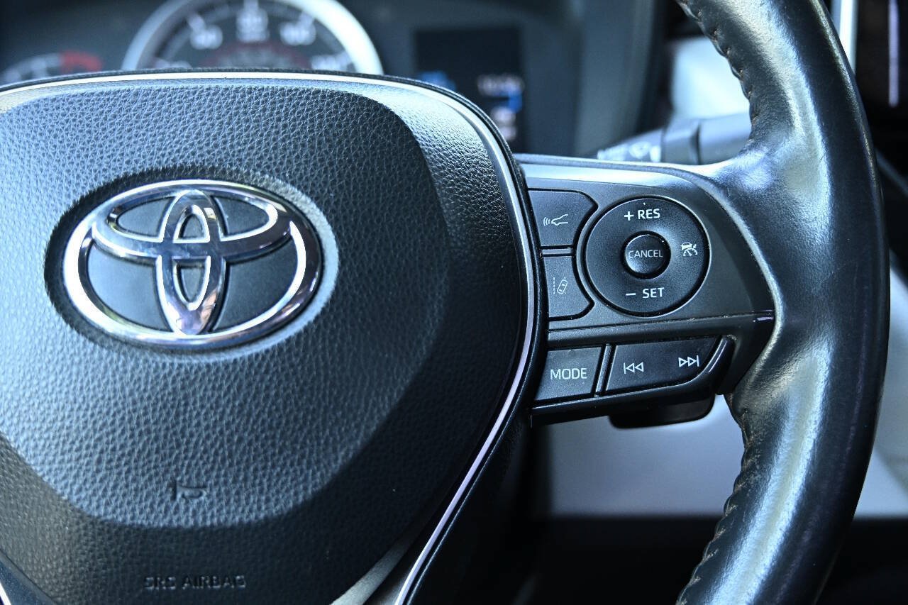 Used 2021 Toyota Corolla SE w/ Carpet Mat Package (TMS) FWD image 18