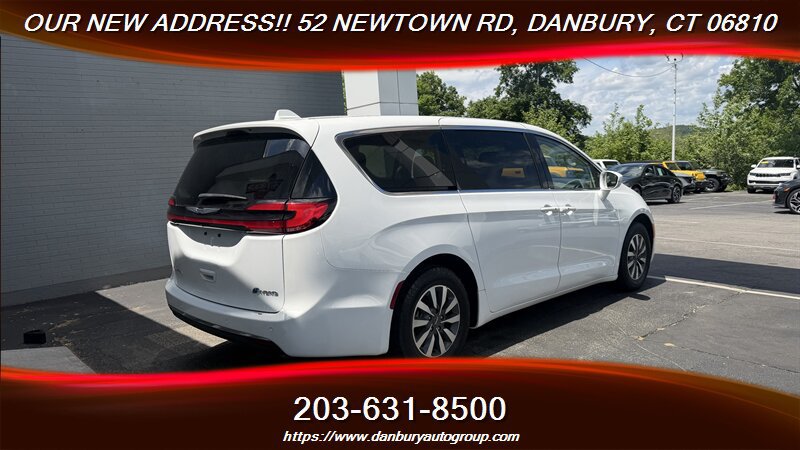 Used 2022 Chrysler Pacifica Touring-L FWD image 5