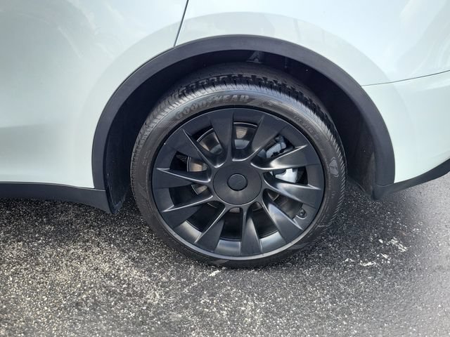 Used 2025 Tesla Model Y Long Range RWD image 8