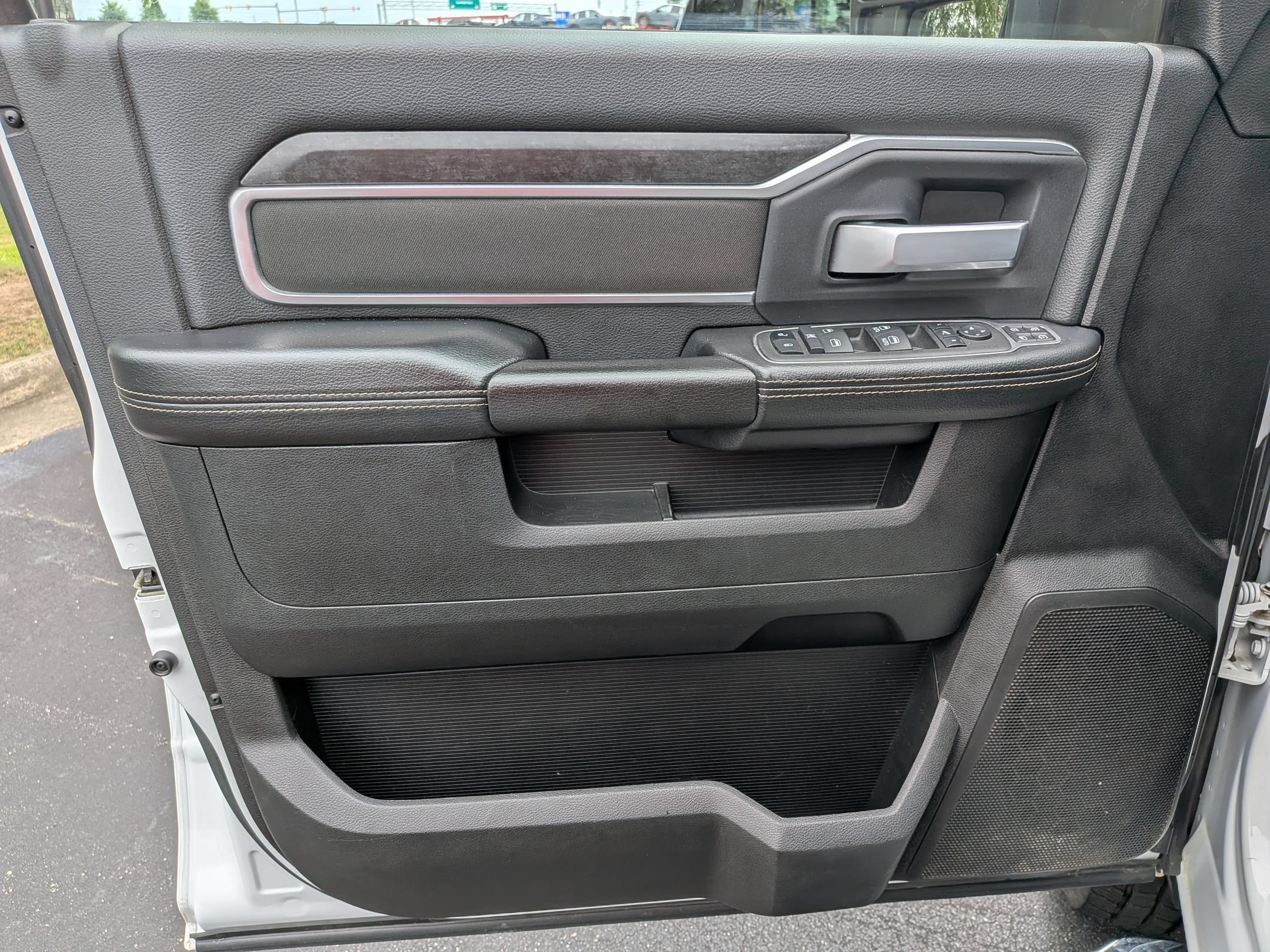 Used 2024 RAM 2500 Big Horn AWD/4WD image 11