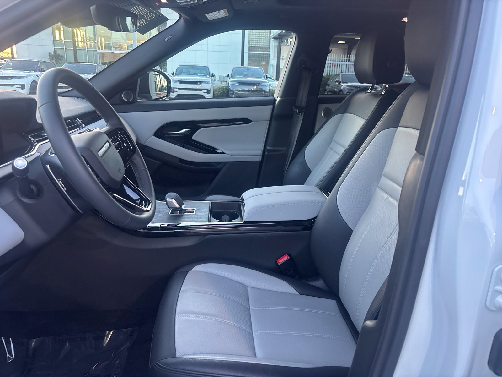 Used 2026 Land Rover Range Rover Evoque Dynamic SE AWD/4WD image 13