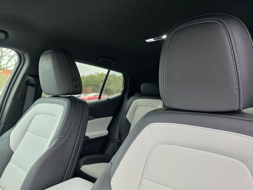 Certified 2025 Chevrolet Equinox EV LT image 13