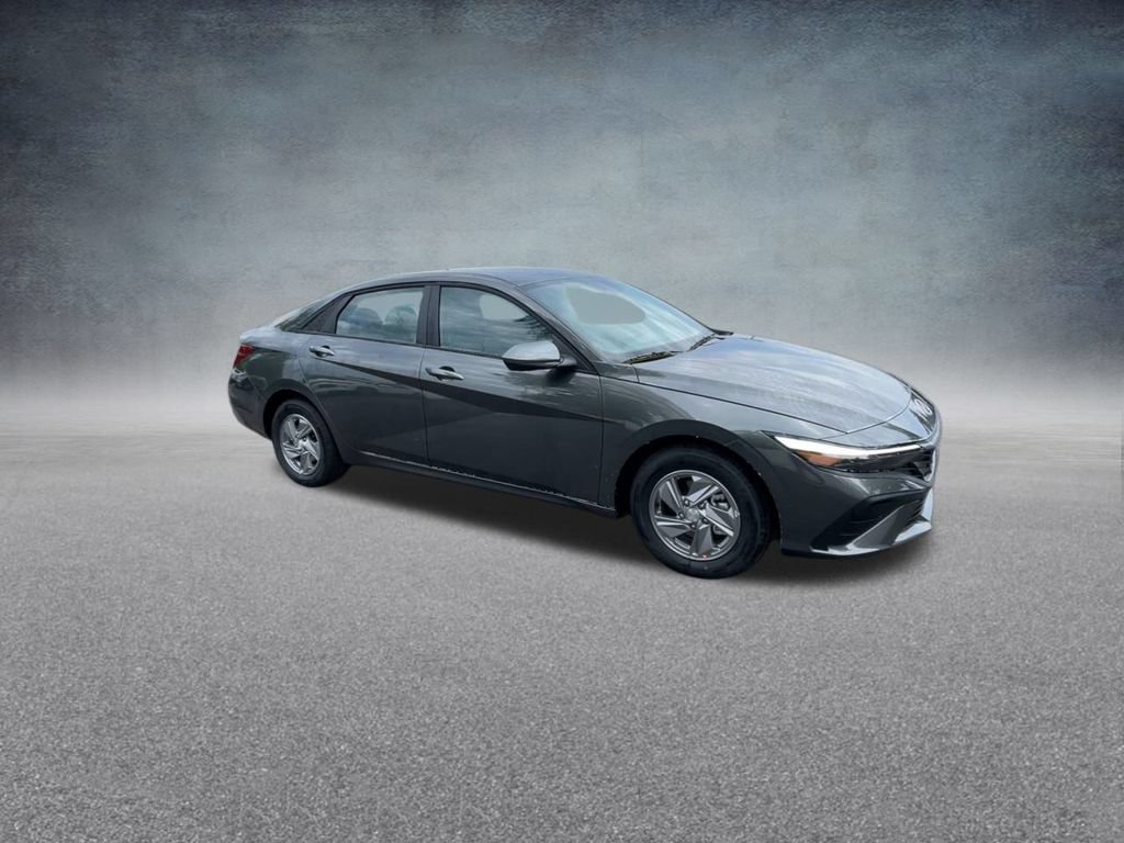 Used 2025 Hyundai Elantra SE FWD image 28
