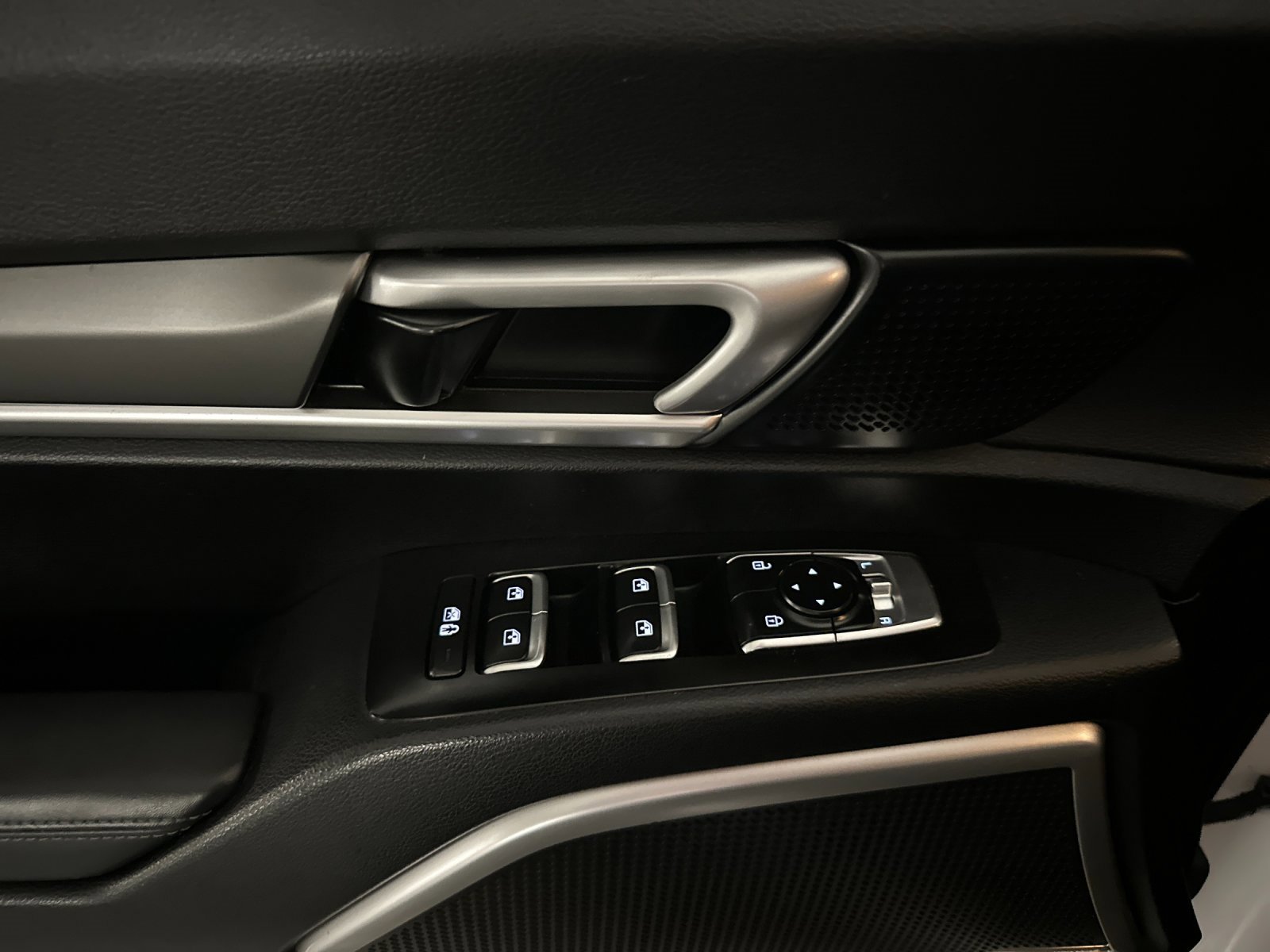 Certified 2022 Kia Telluride LX image 10