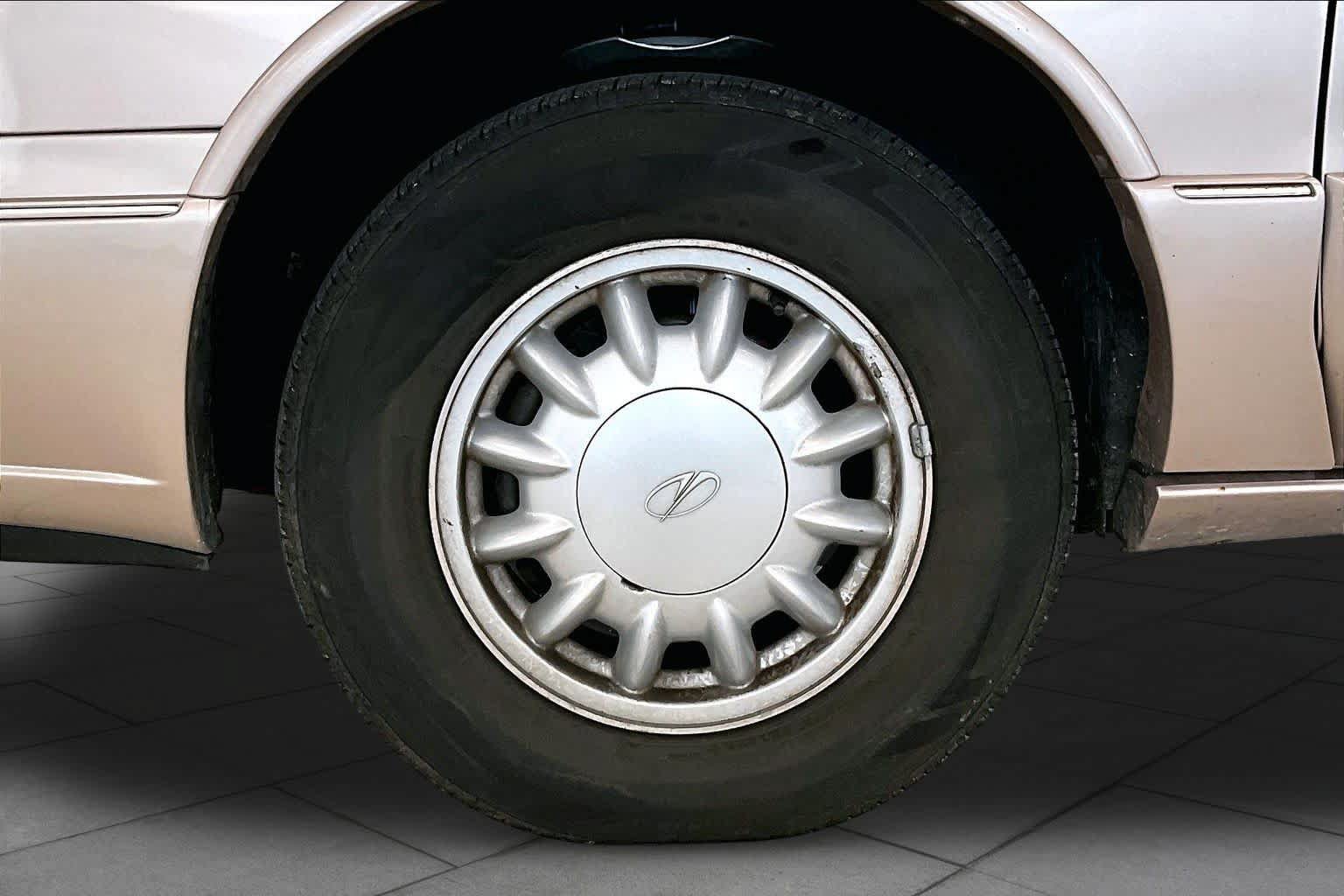 Used 1999 Oldsmobile 88 FWD image 10