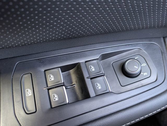 Certified 2025 Volkswagen Atlas SE w/ Black Wheel Package image 45