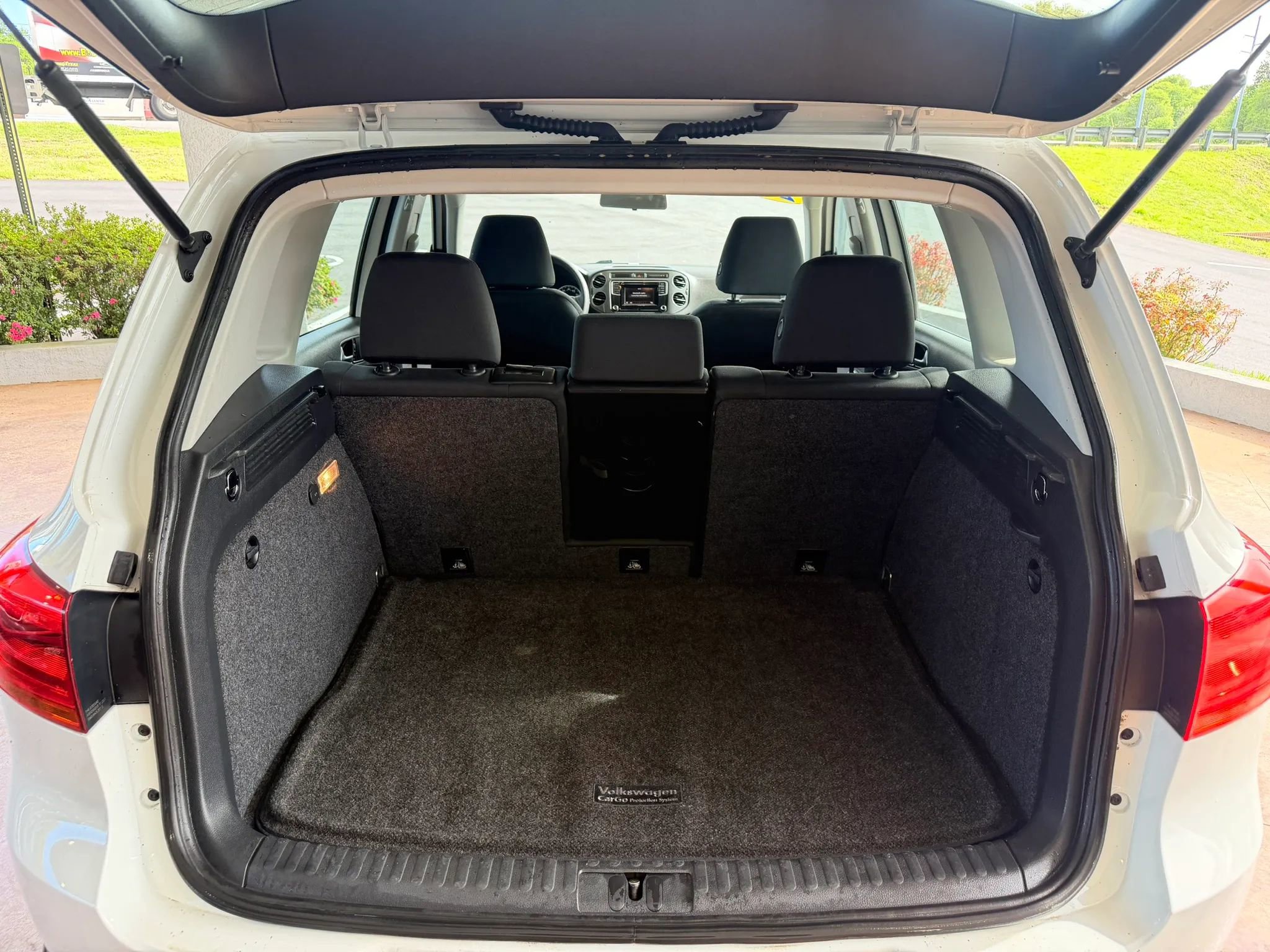 Used 2017 Volkswagen Tiguan Limited image 21