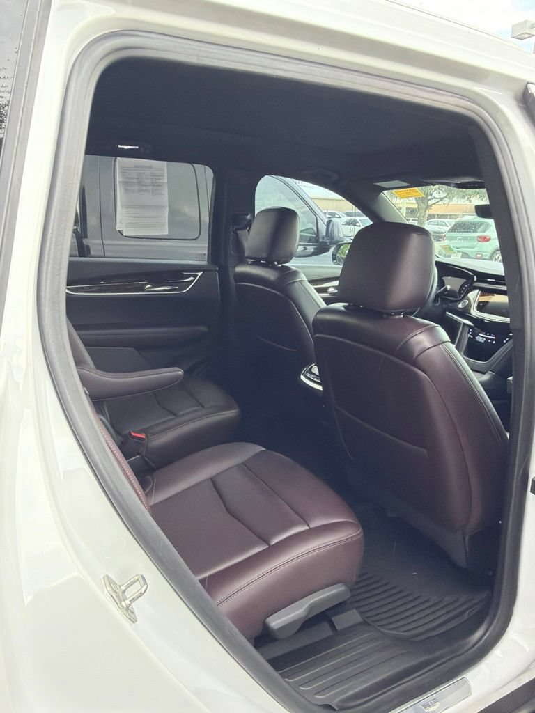 Used 2021 Cadillac XT6 Premium Luxury FWD image 3