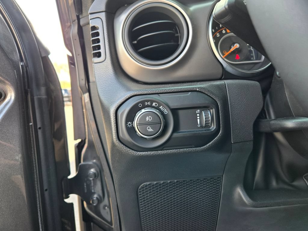 Used 2023 Jeep Gladiator Sport AWD/4WD image 18
