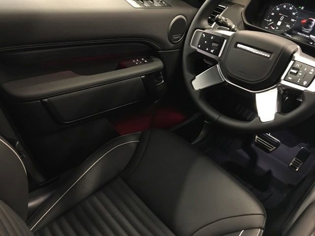 New 2023 Land Rover Discovery HSE R-Dynamic image 26