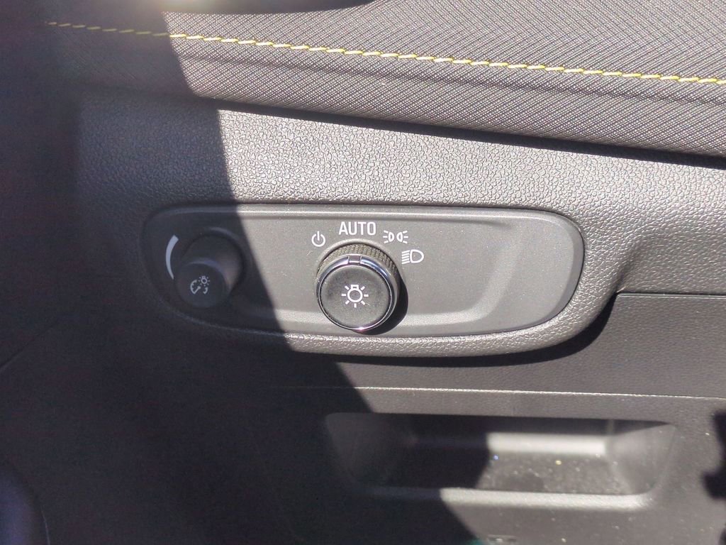 Used 2024 Chevrolet TrailBlazer ACTIV w/ Driver Confidence Package image 24