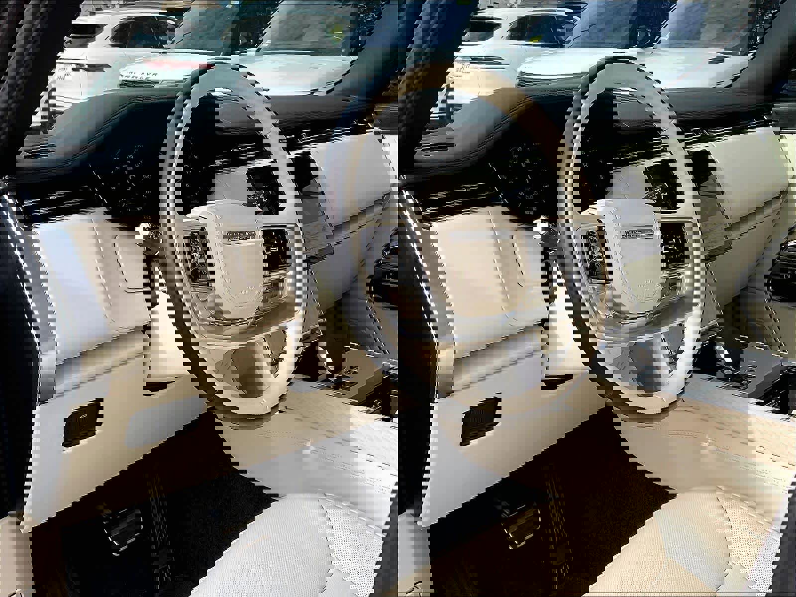 Used 2024 Land Rover Range Rover SE image 16