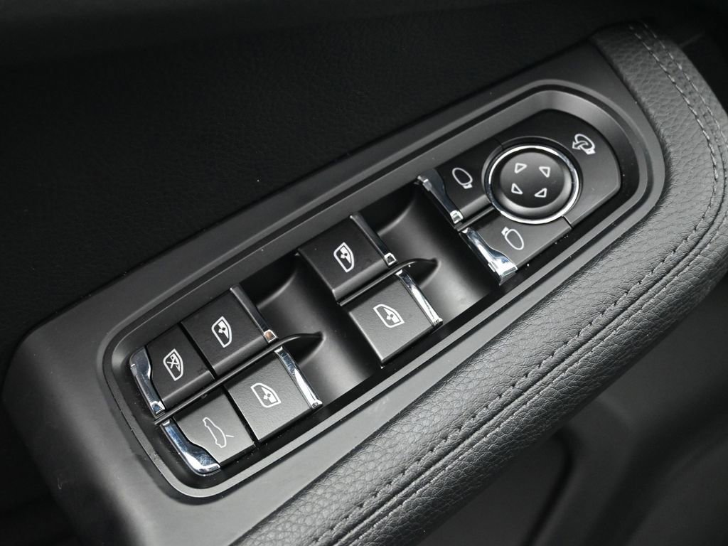 Certified 2026 Porsche Macan image 19