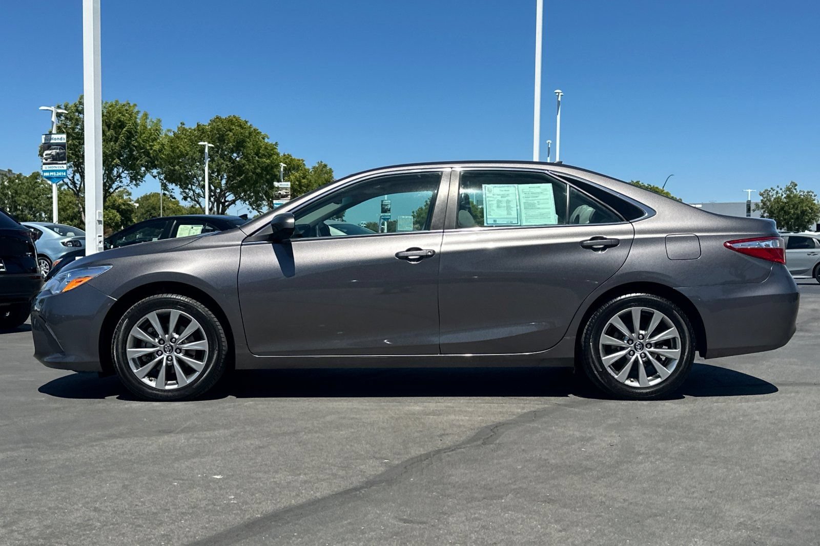 Used 2017 Toyota Camry XLE w/ Moonroof Package FWD image 7