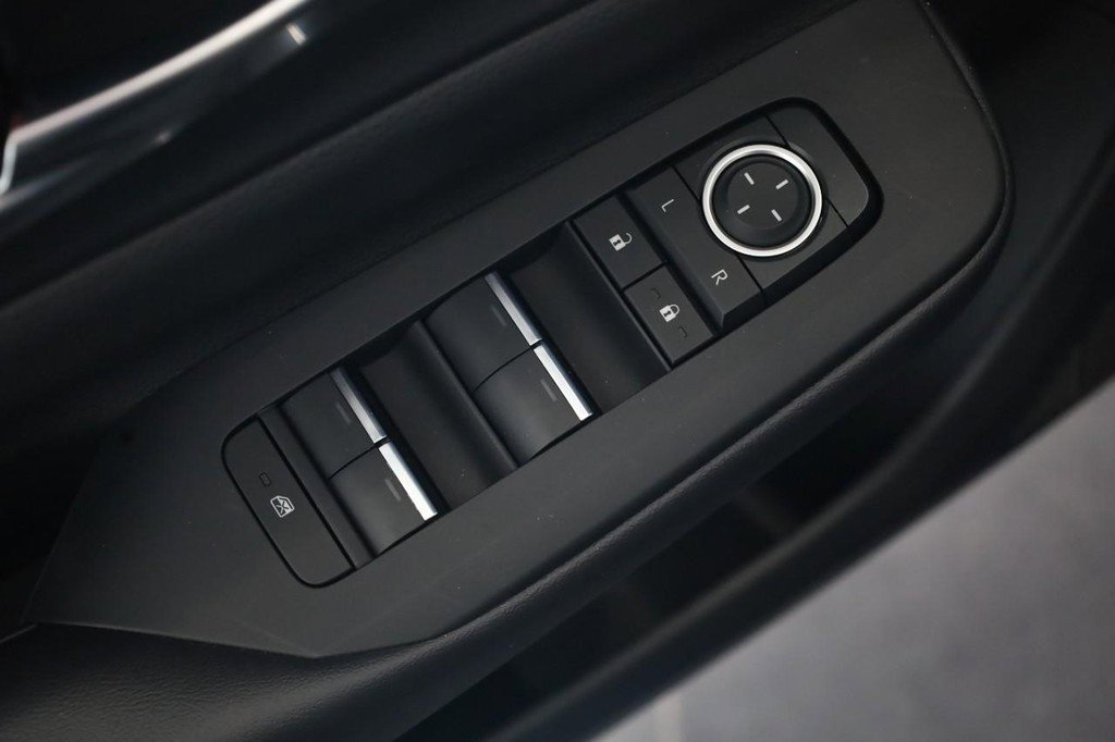 New 2026 Toyota Prius Plug-In Hybrid image 10