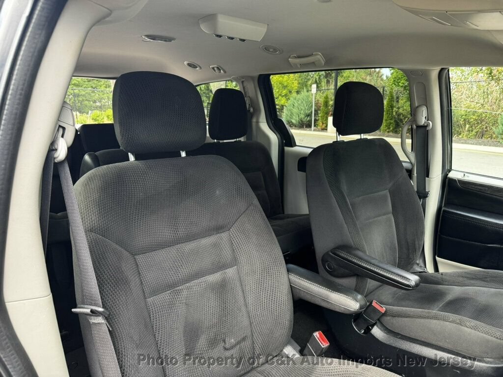 Used 2019 Dodge Grand Caravan SE w/ UConnect Hands-Free Group FWD image 13