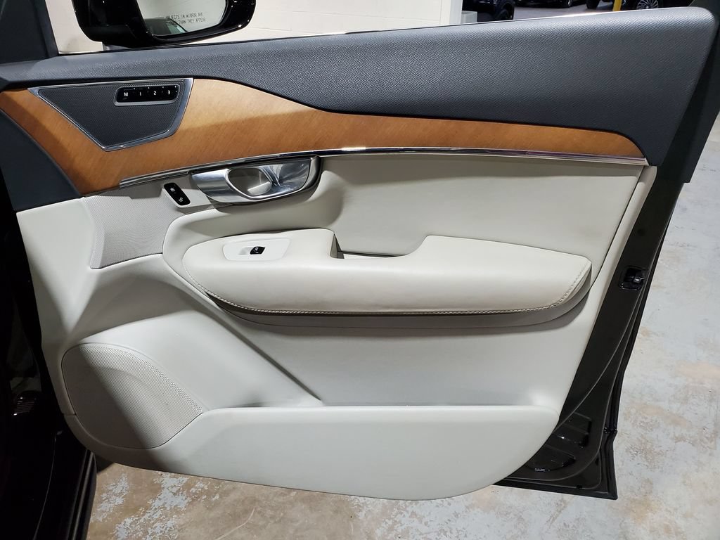 Used 2018 Volvo XC90 T6 Inscription w/ Convenience Package AWD/4WD image 16