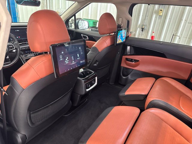 Used 2022 Kia Carnival SX Prestige w/ Paint Protection Package FWD image 2