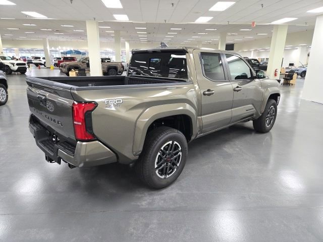 Used 2026 Toyota Tacoma TRD Sport w/ TRD Sport Upgrade Package AWD/4WD image 5