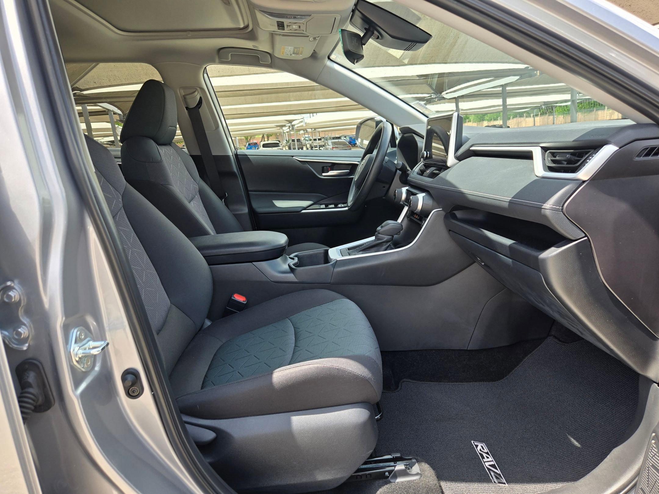 Used 2025 Toyota RAV4 XLE w/ Convenience Package FWD image 28