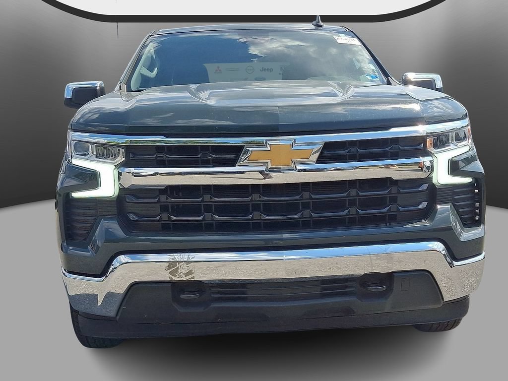 Used 2025 Chevrolet Silverado 1500 LT AWD/4WD image 2