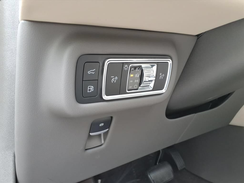 New 2025 Lincoln Nautilus Reserve w/ Jet Appearance Package AWD/4WD image 16