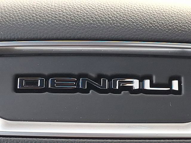 New 2026 GMC Yukon XL Denali Ultimate w/ LPO, Floor Liner Package AWD/4WD image 22