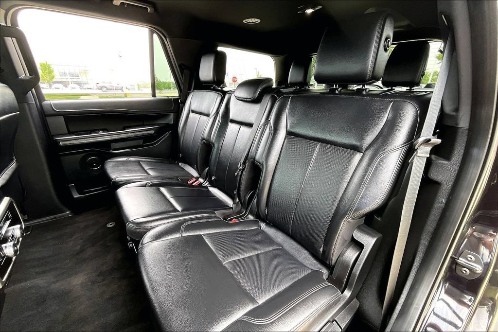 Used 2019 Ford Expedition XLT w/ Equipment Group 201A AWD/4WD image 31