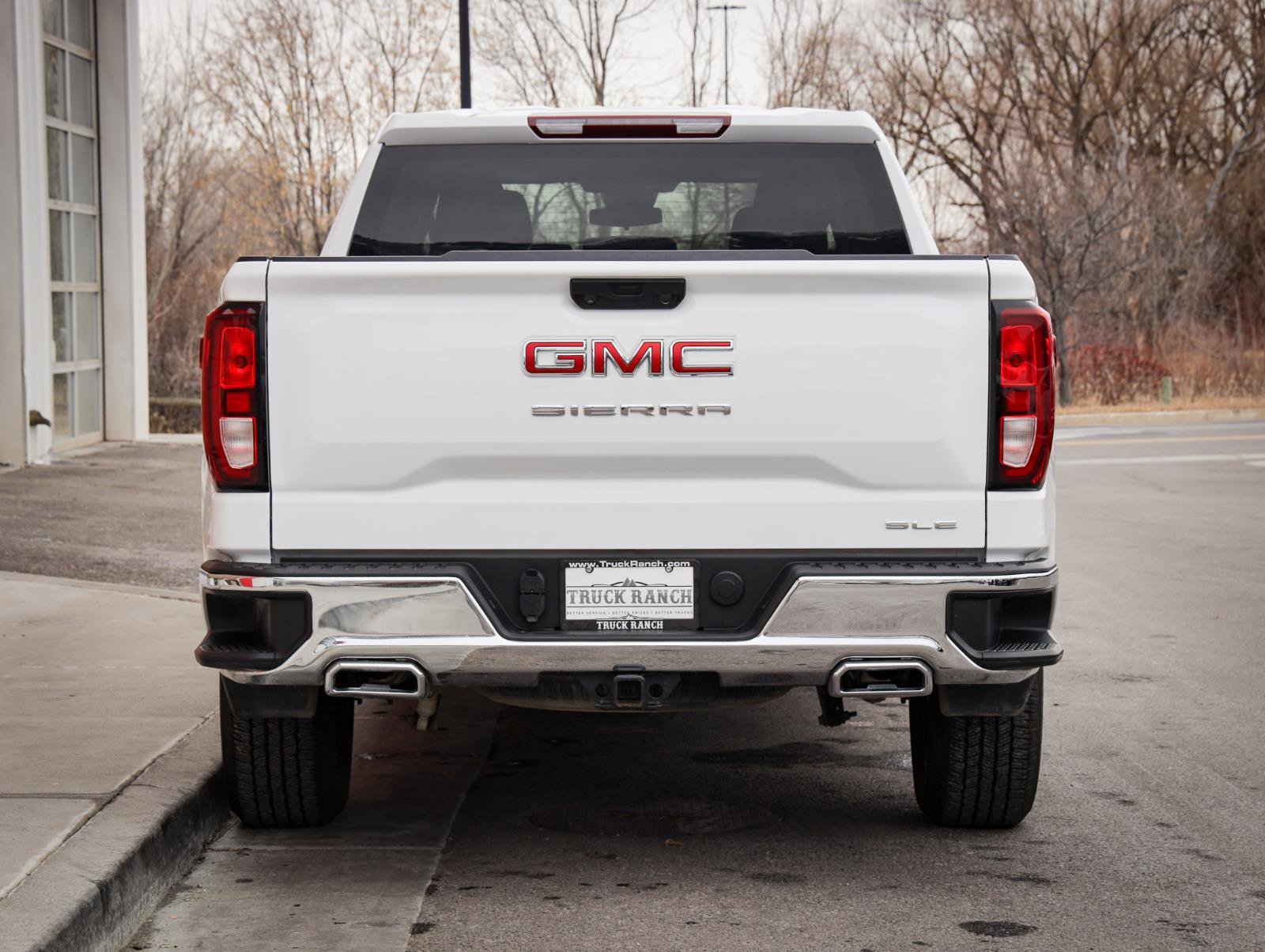 Used 2023 GMC Sierra 1500 SLE w/ X31 Off-Road Package image 4