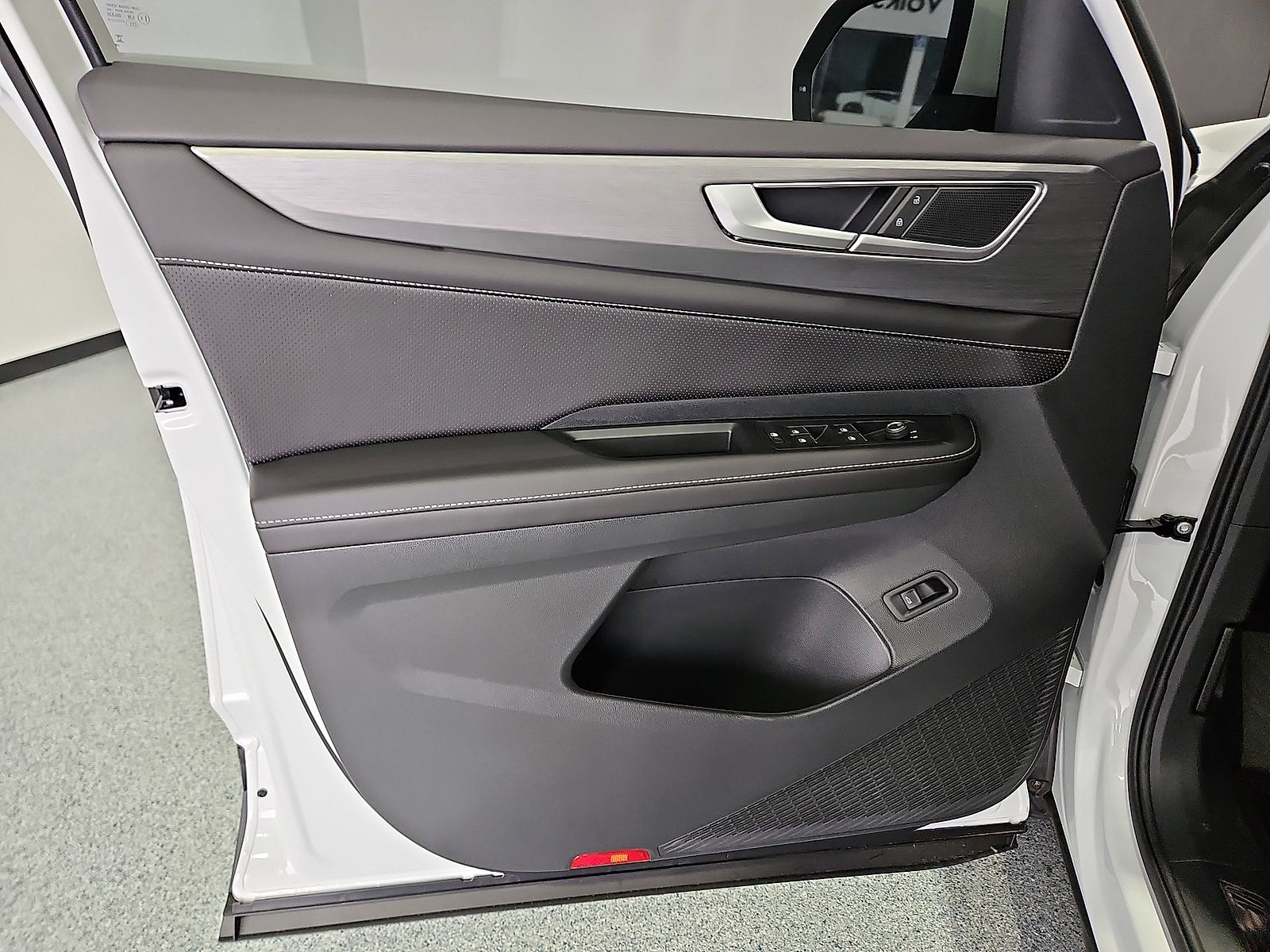 New 2026 Volkswagen Atlas Cross Sport SE FWD image 16