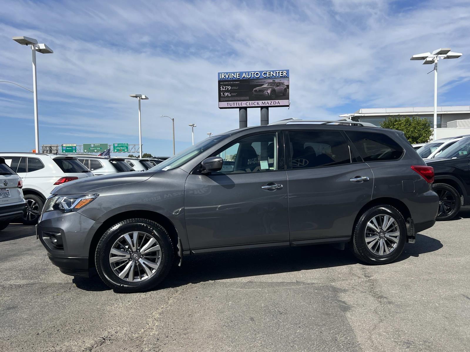 Used 2019 Nissan Pathfinder S image 2