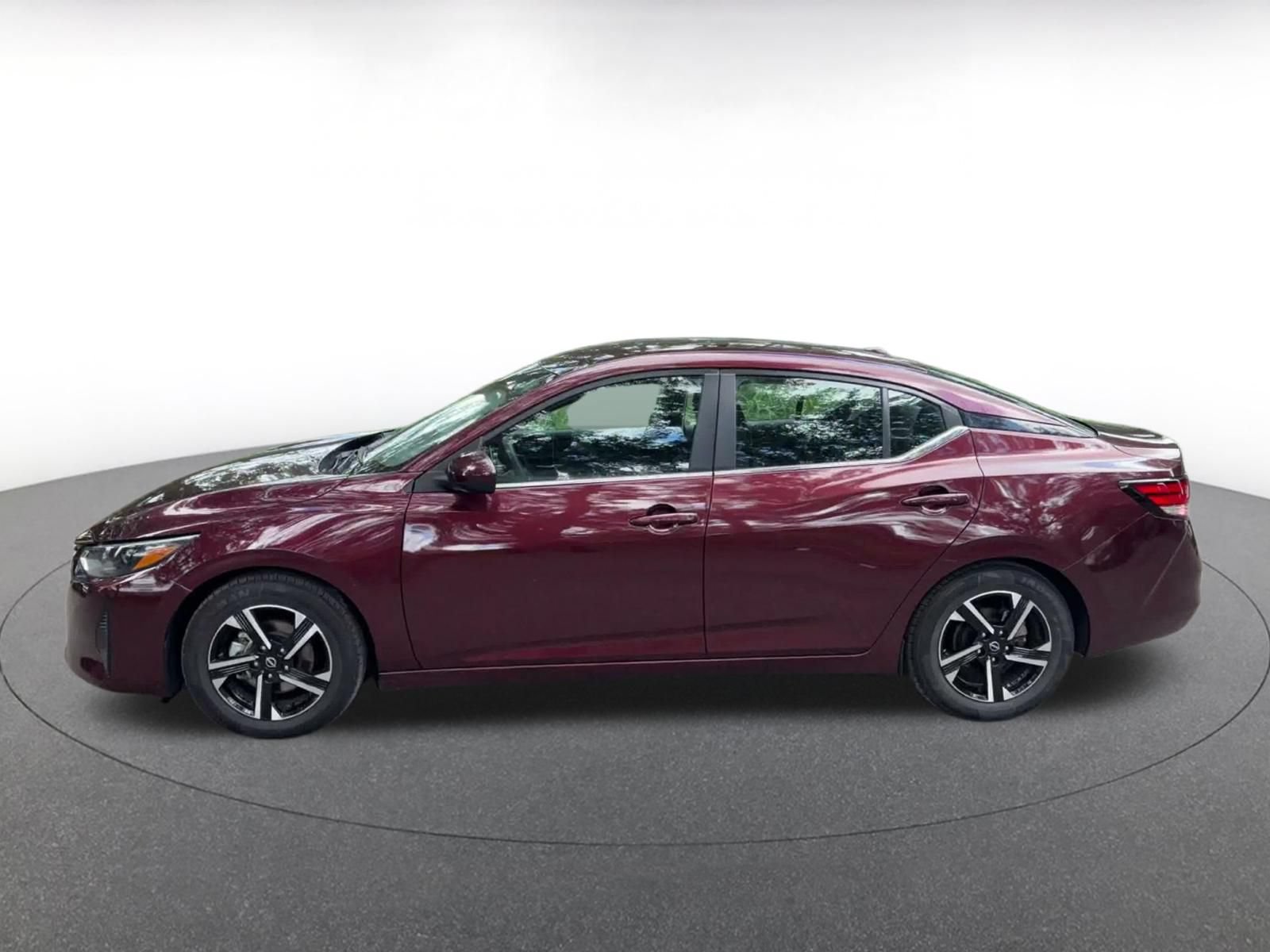 Used 2025 Nissan Sentra SV FWD image 8