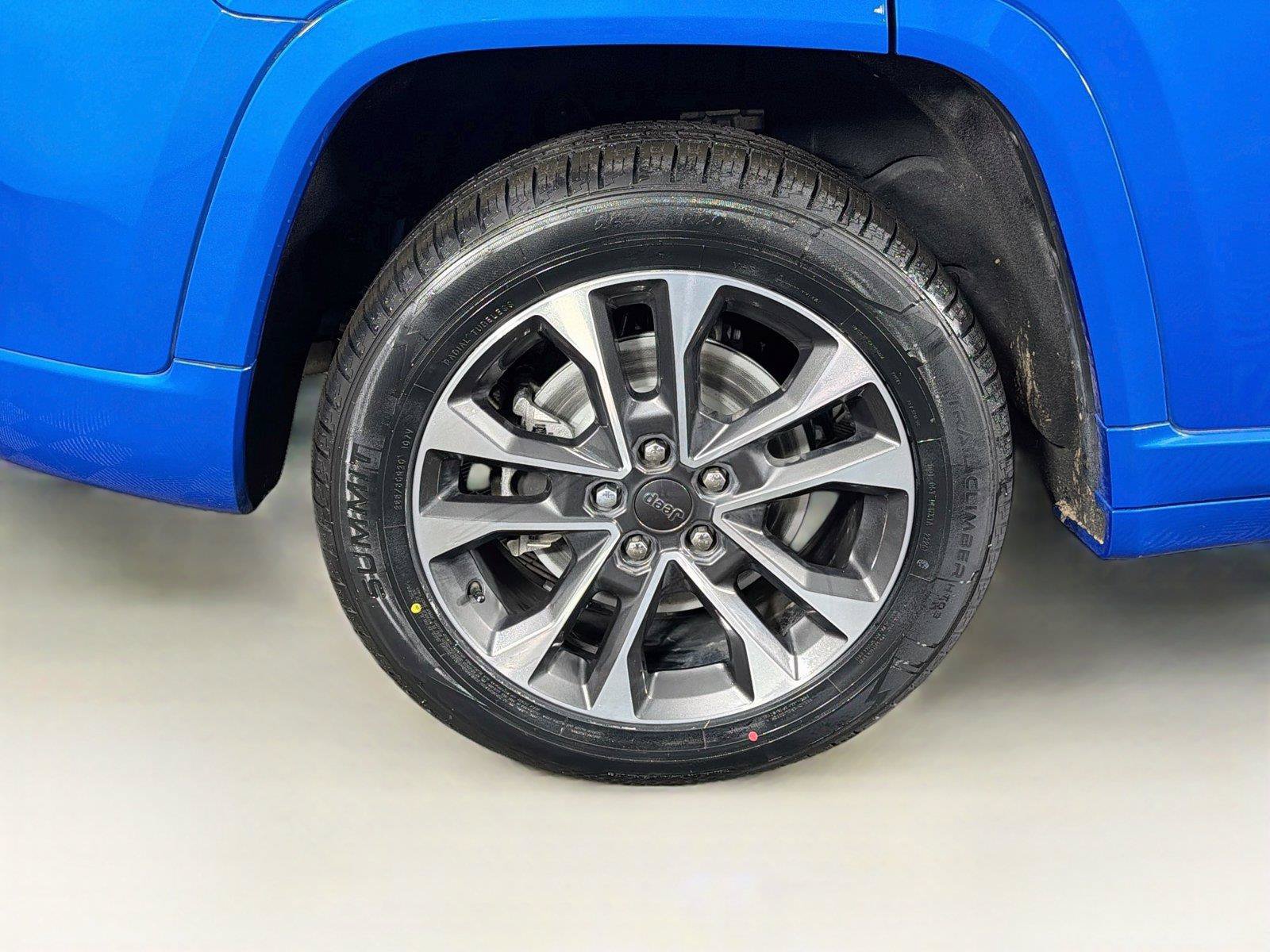 Used 2022 Jeep Grand Cherokee Overland w/ Advanced Protech Group III AWD/4WD image 35