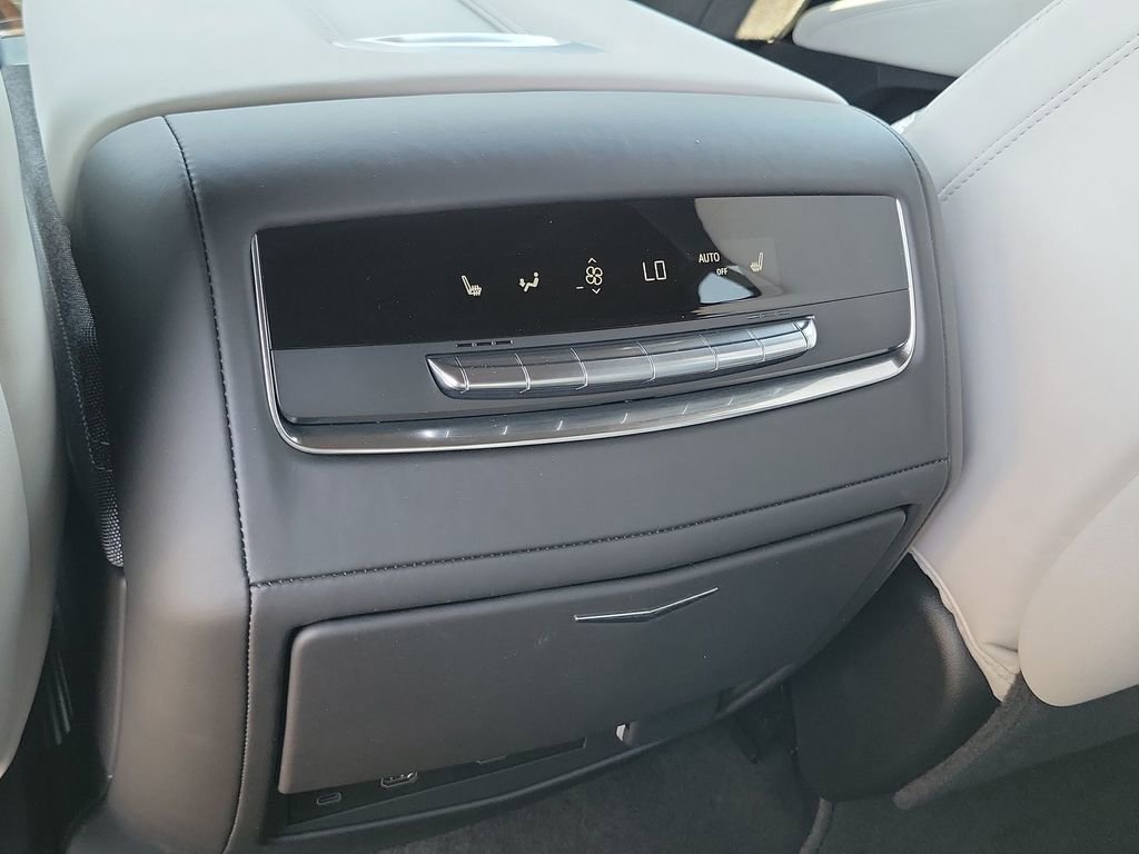 Used 2025 Cadillac Escalade ESV Sport Platinum image 21