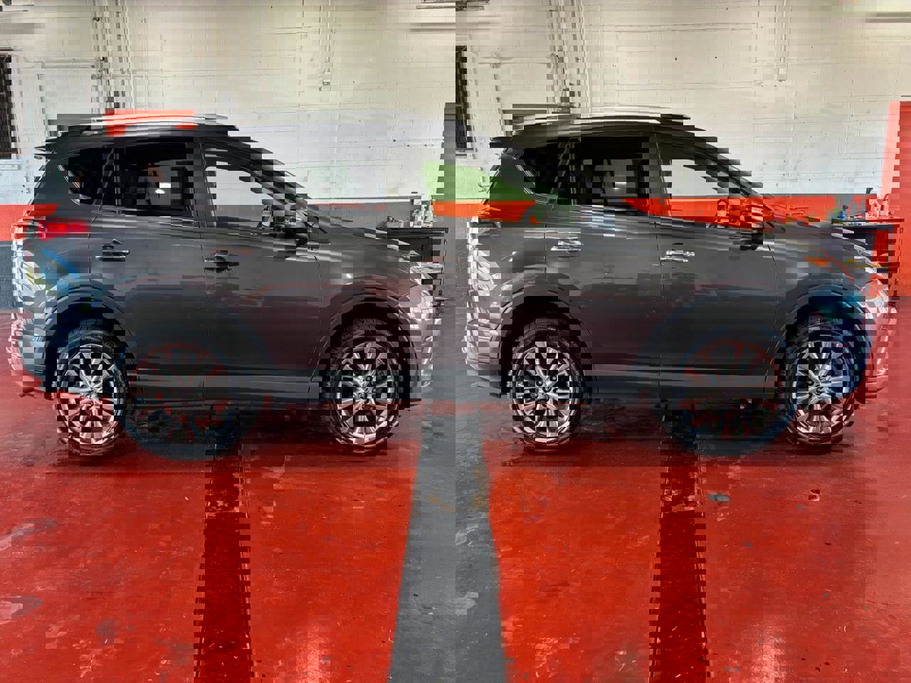 Used 2016 Toyota RAV4 Limited image 1