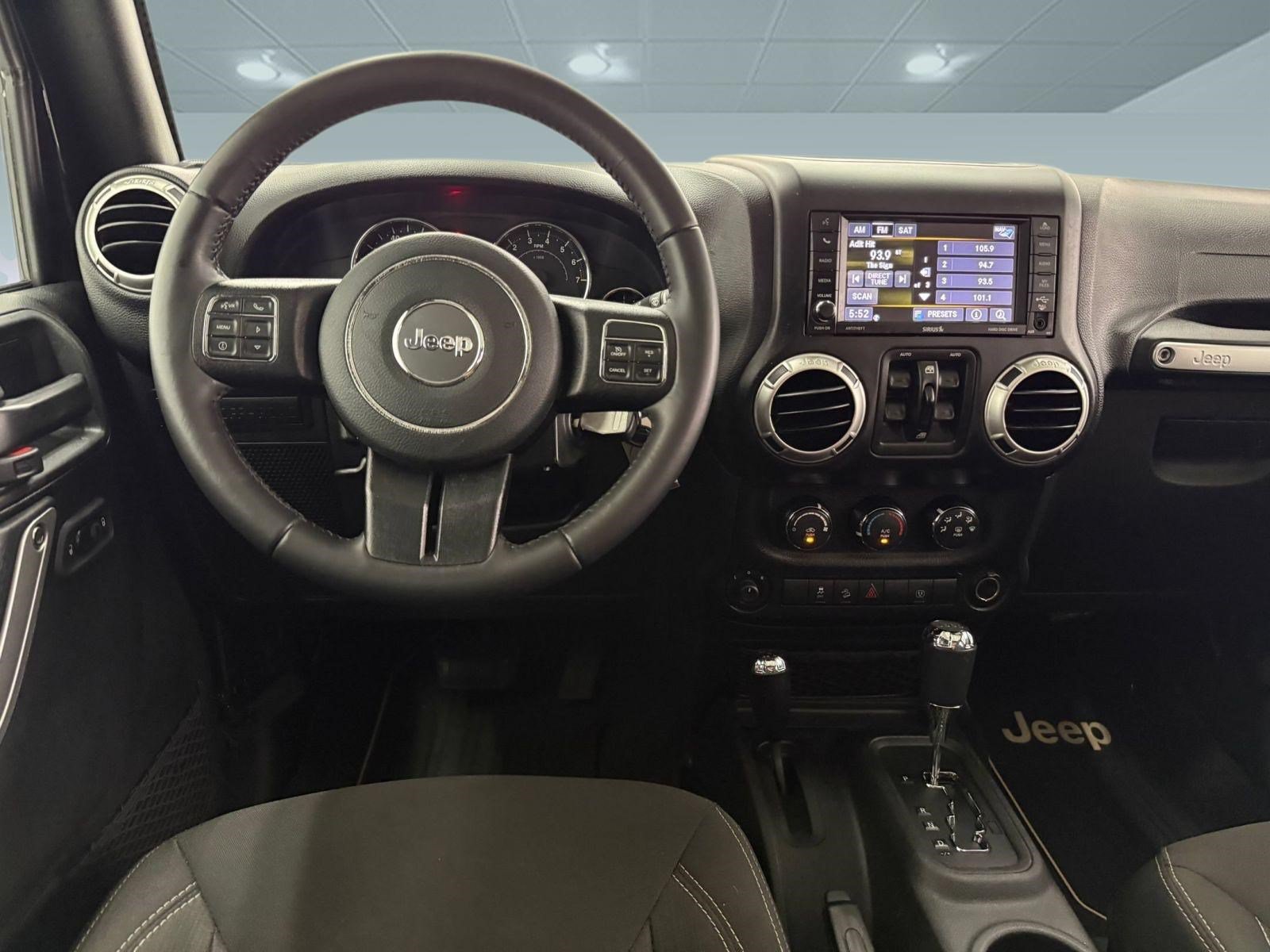 Used 2018 Jeep Wrangler Unlimited Rubicon w/ Connectivity Group AWD/4WD image 28
