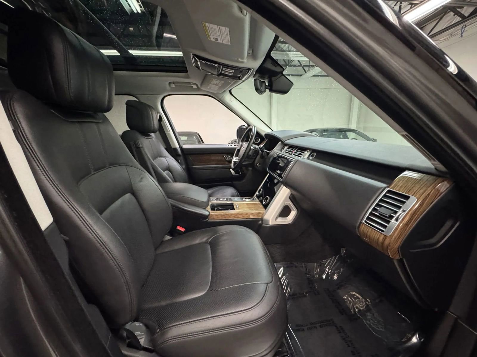 Used 2019 Land Rover Range Rover HSE image 22