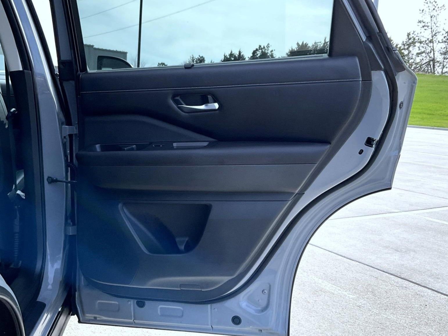 Used 2023 Nissan Pathfinder SL AWD/4WD image 18