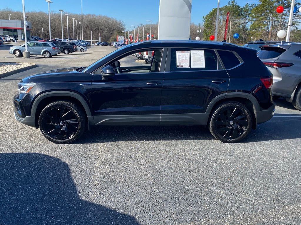 Used 2024 Volkswagen Taos SEL image 2