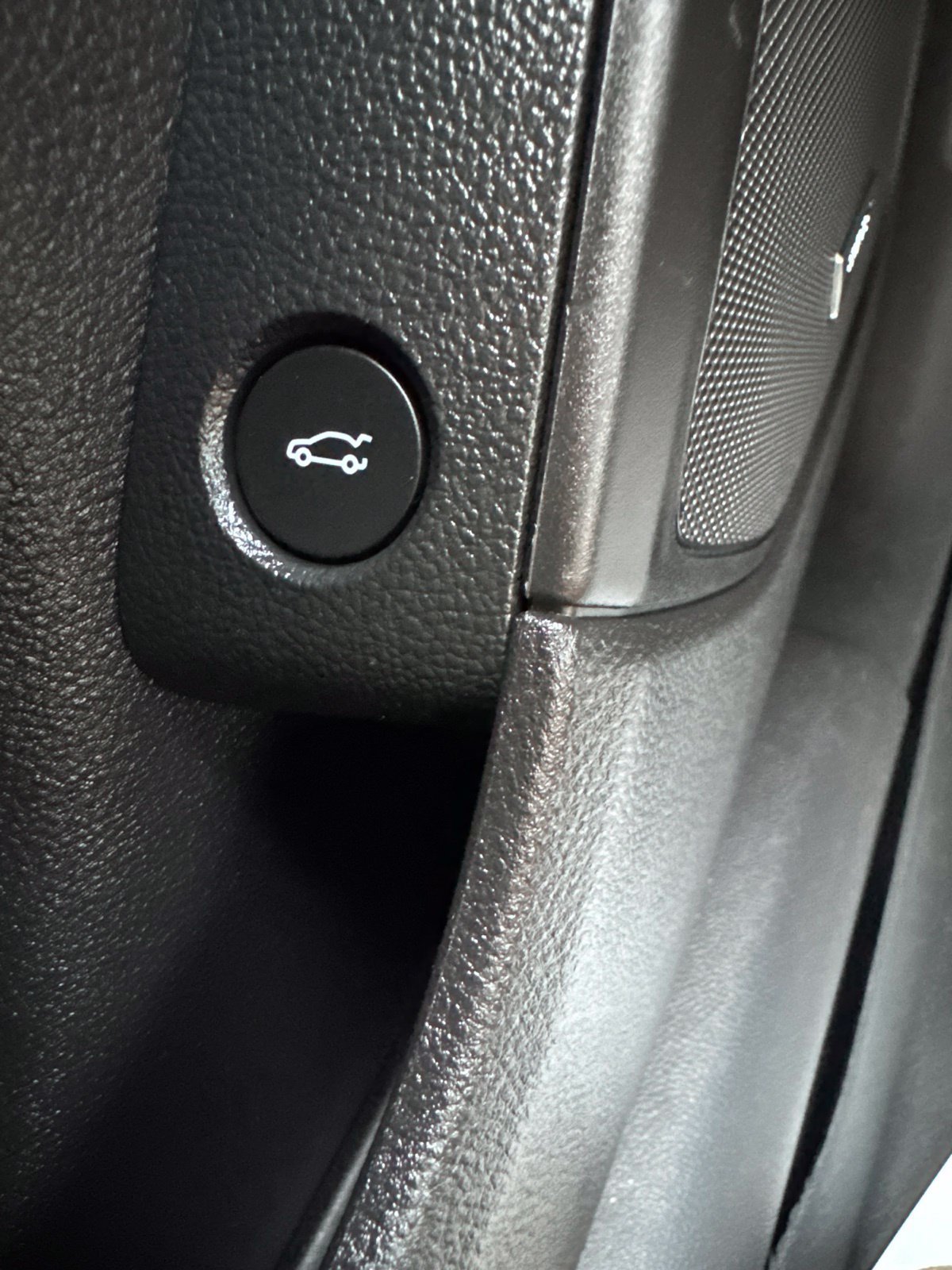 Used 2015 Chevrolet SS RWD image 23