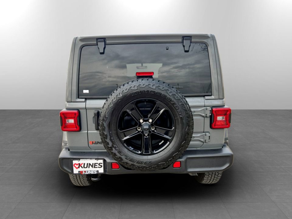 Used 2023 Jeep Wrangler Unlimited Sahara AWD/4WD image 8