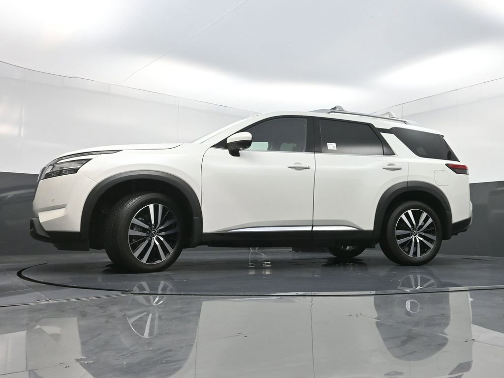 Used 2024 Nissan Pathfinder Platinum FWD image 32
