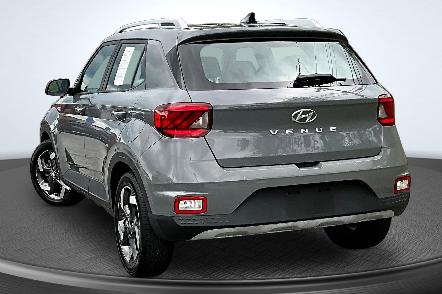 Used 2021 Hyundai Venue SEL w/ Cargo Package FWD image 4