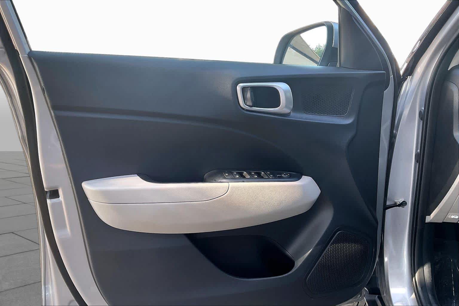 Certified 2026 Hyundai Venue SEL FWD image 20