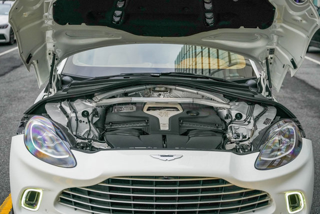 Used 2021 Aston Martin DBX image 19