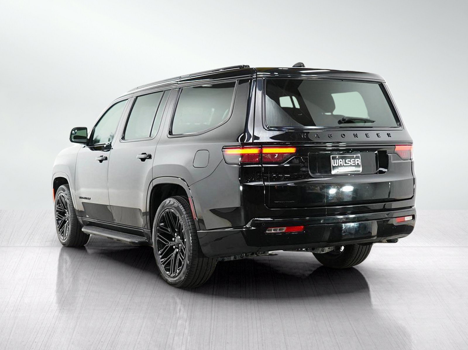 Used 2023 Jeep Wagoneer Series II AWD/4WD image 3