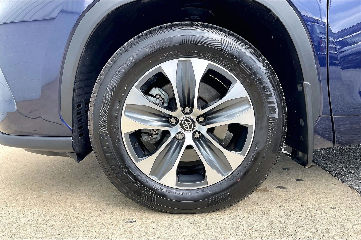 Used 2026 Toyota Highlander XLE AWD/4WD image 11